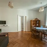 Gorgeous Old Town Tarlowska Suite